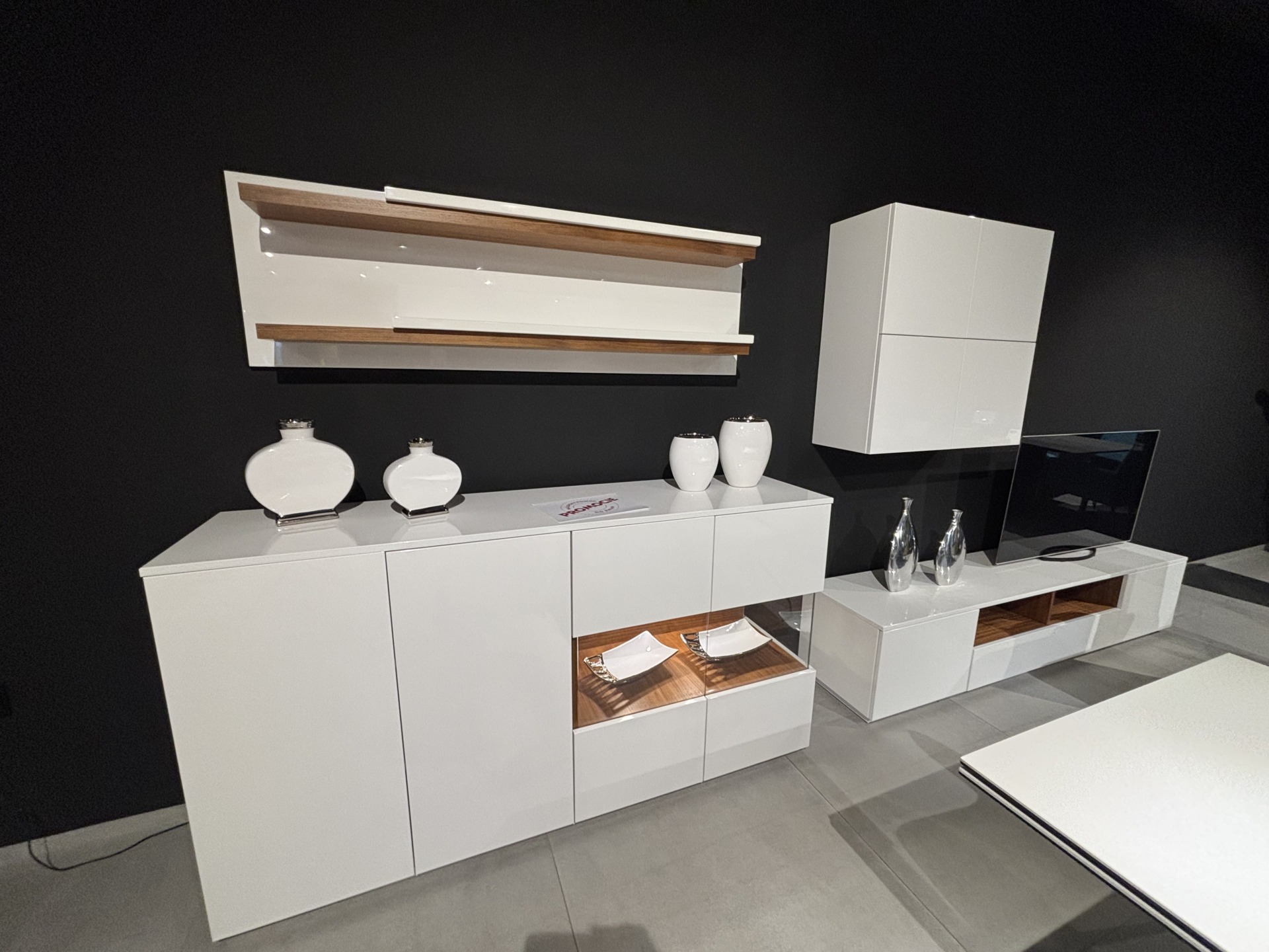 ZESTAW MEBLI ZEUS WYSOKI POŁYSK BIAŁY -40% 8.400 zł