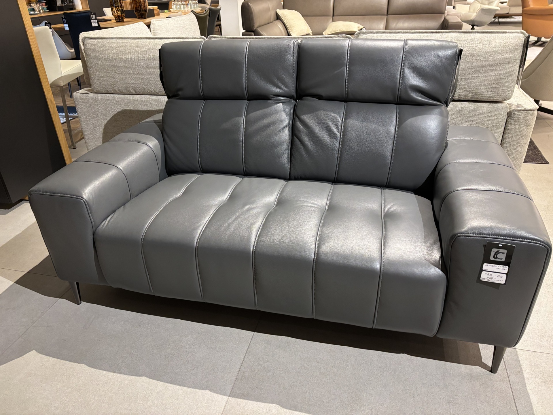 KANAPA CD.7033 z miękkiej antracytowej skóry -18% 3.900 zł