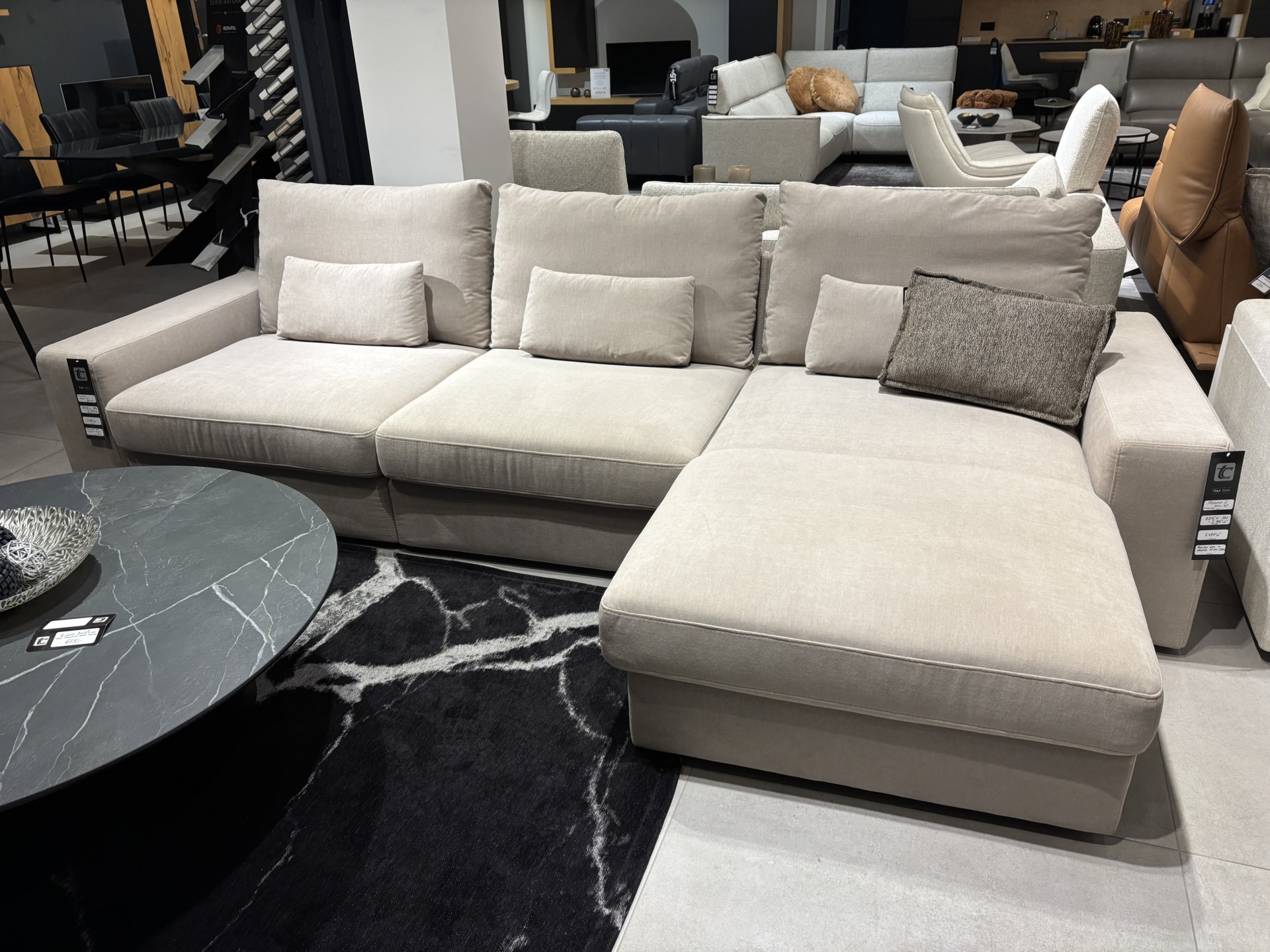 MORENA II – NAROŻNIK Z OTOMANĄ Z TKANINY AQUACLEAN MYSTIC -33% 5.900 ZŁ