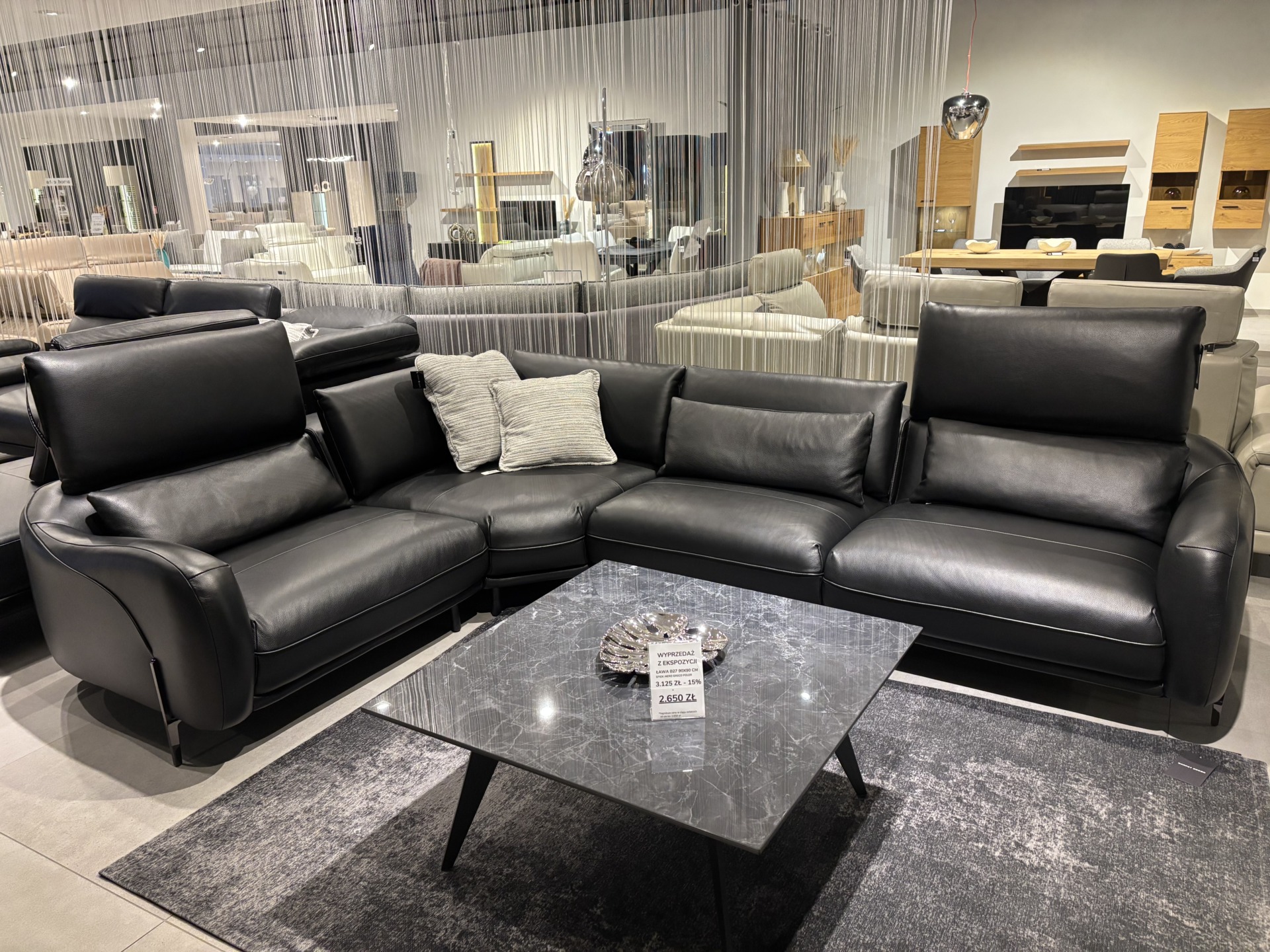 CD. 8125 &ndash; NAROŻNIK CZARNA SK&Oacute;RA Z PODNOSZONYMI OPARCIAMI -15% 12.400 ZŁ