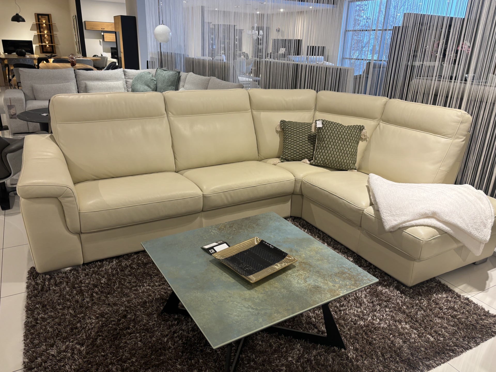 BOLERO &ndash; ELEGANCKI NAROŻNIK Z SK&Oacute;RY NATURALNEJ GRUBEJ -20% 8.660 ZŁ