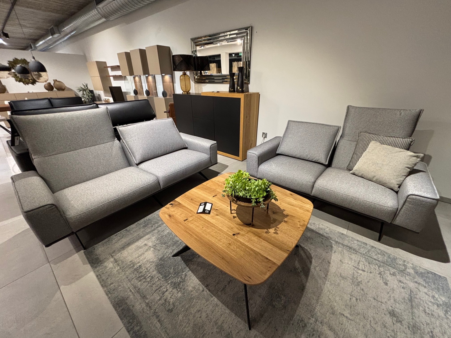 BRUNO &ndash; KOMPLET WYPOCZYNKOWY KANAPA 2OS. + 3OS. SZARA TKANINA AQUACLEAN -20% 10.630 ZŁ