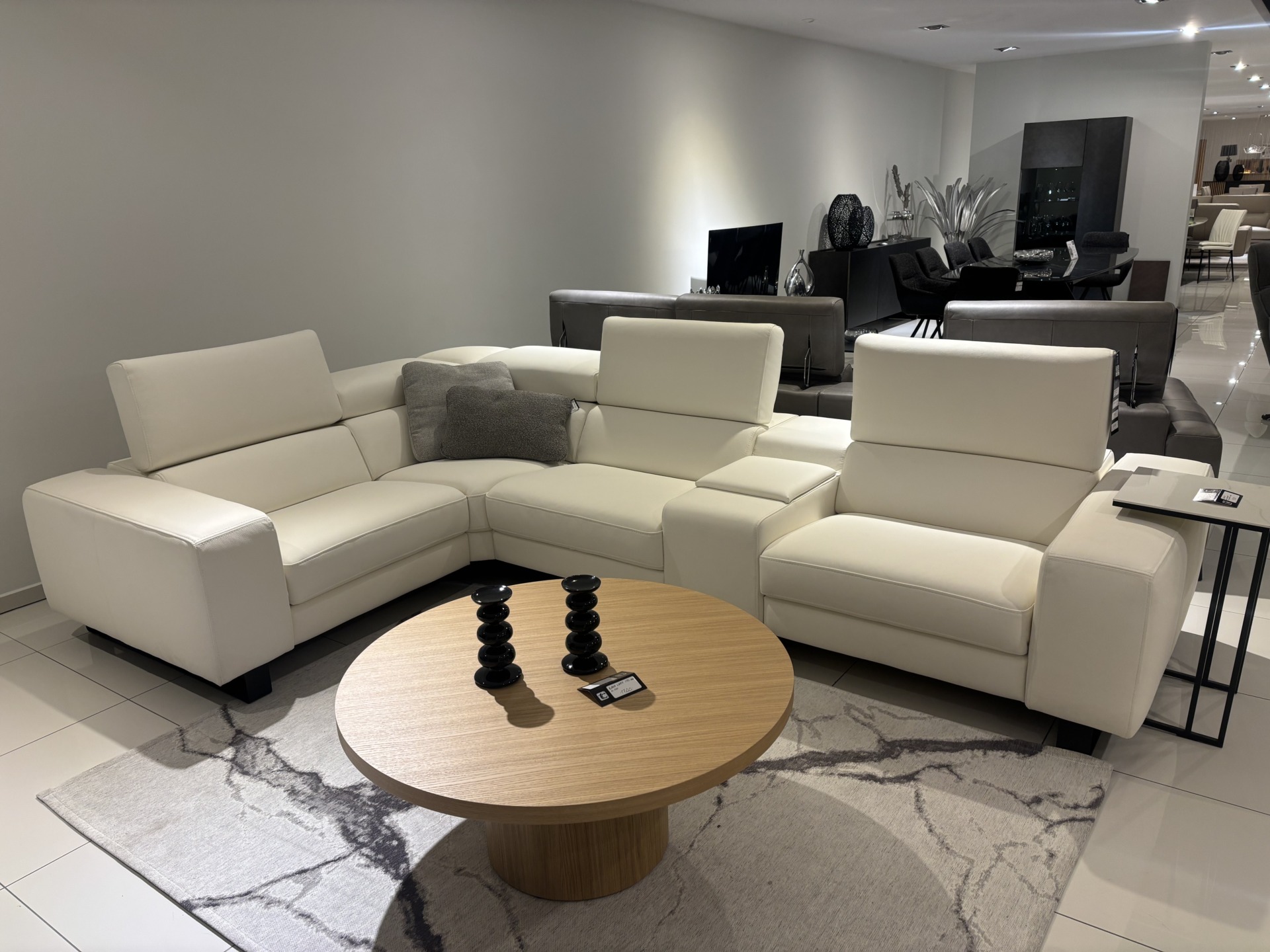 BUGAMO II &ndash; NAROŻNIK BIAŁA SK&Oacute;RA NATURALNA Z BARKIEM I 2 RELAKSAMI ELEKTRYCZNYMI -20% 14.700 ZŁ