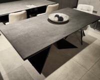 nowoczesny st&oacute;ł rozkładany ze spieku kwarcowego antracyt