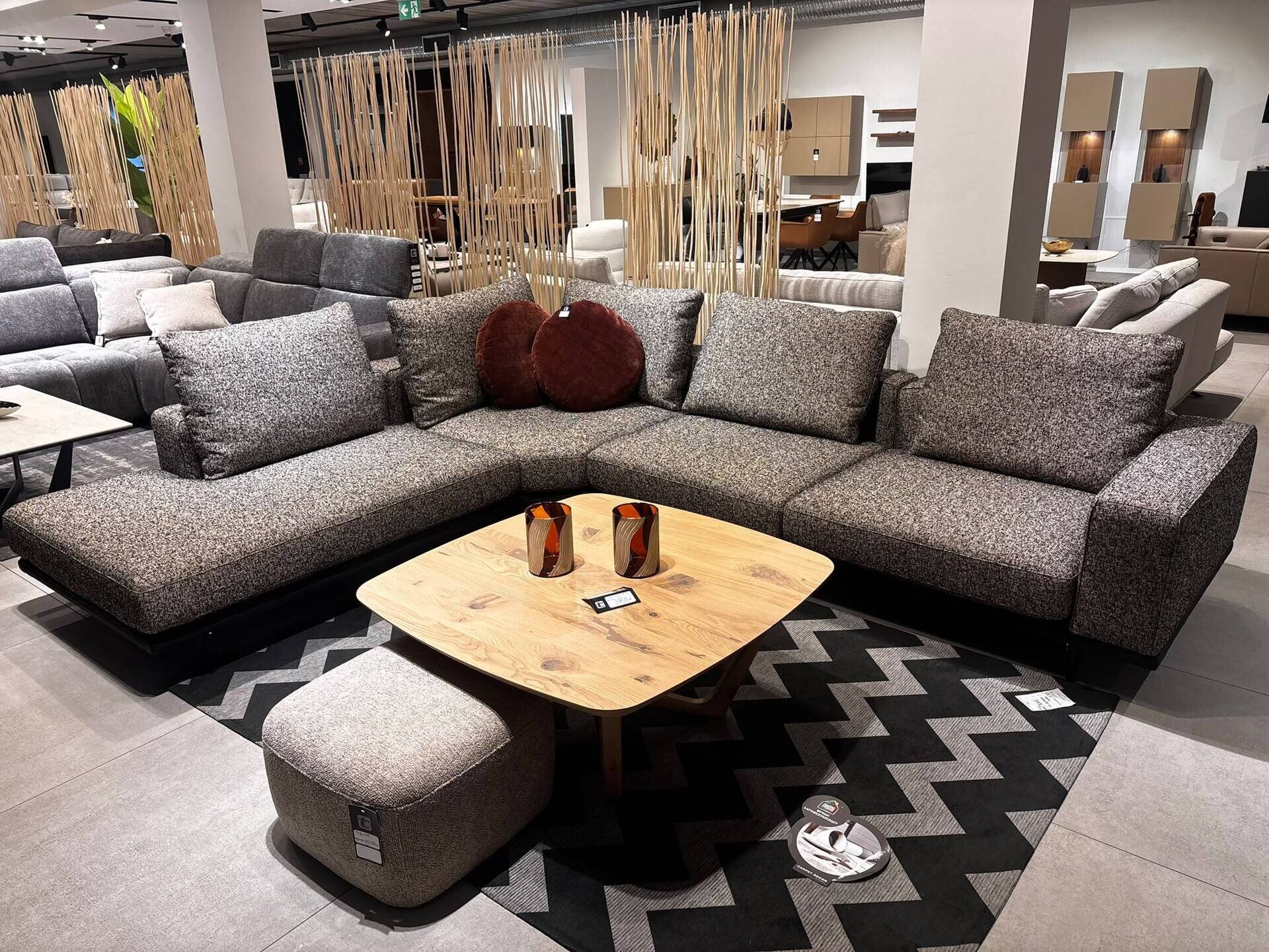 ALBERTO &ndash; NAROŻNIK W TKANINIE CORBETT 100 I WSTAWKI CZARNA SK&Oacute;RA -20% 10.100 ZŁ